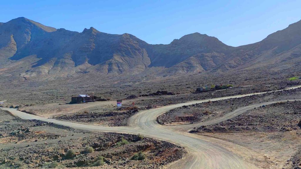 Cofete: la spiaggia più incontaminata di Fuerteventura 1 cofete-strada-sterrata