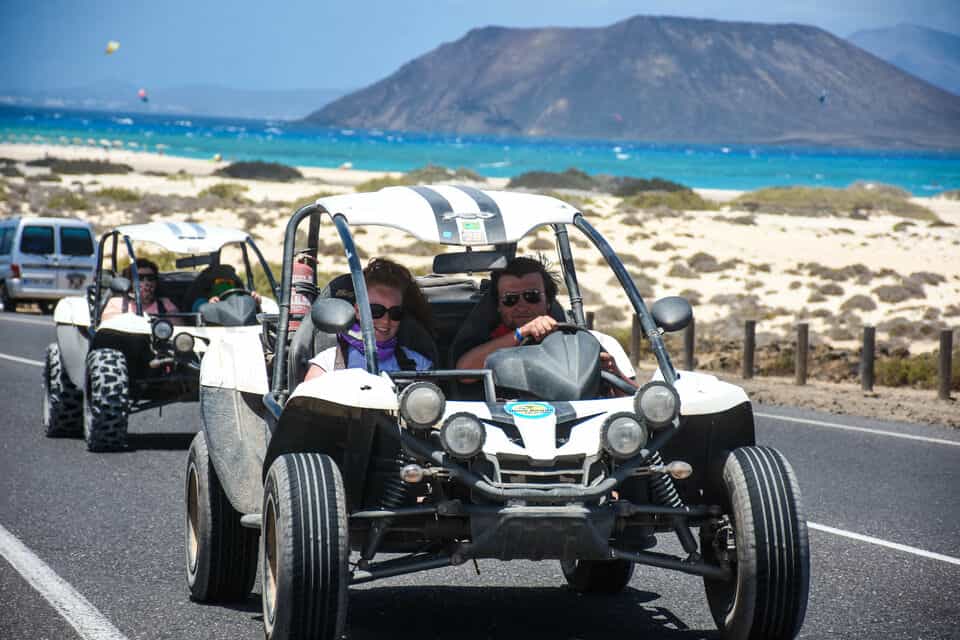 Cosa vedere e cosa fare a Fuerteventura: 30 attività da non perdere 3 tour-dune-buggy-corralejo